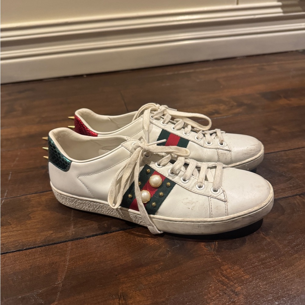 Gucci Sneakers with pearls